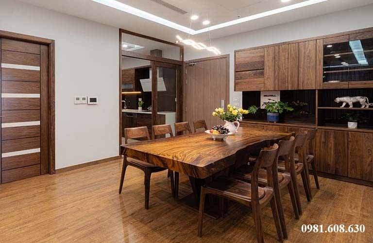 Nếu bạn muốn gây ấn tượng mạnh thì nên sắm ngay cho mình một mẫu bàn ăn gỗ óc chó nguyên tấm