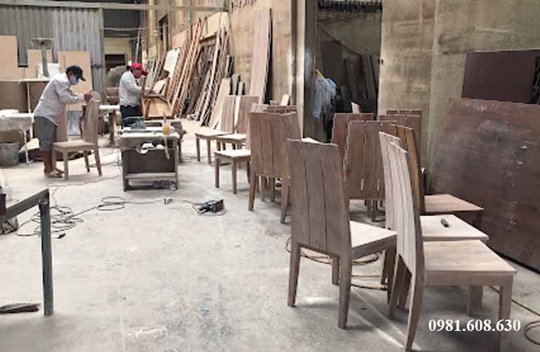 Xưởng chúng tôi có đầy đủ các trang thiết bị để phục vụ cho việc gia công nội thất gỗ óc chó