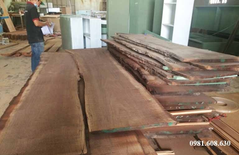 Khi các bạn đặt mua sản phẩm nội thất số lượng lớn thì làm tại xưởng sẽ rẻ hơn rất nhiều so với khi mua tại cửa hàng